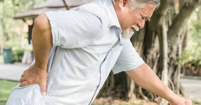 Living with Sciatica? 3 Reasons to Turn to Physiotherapy image